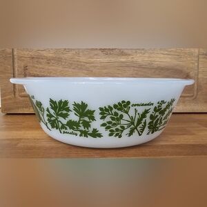 Milk glass glasbake dish